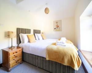 Postel nebo postele na pokoji v ubytování Foxglove Cottage + 26 fotografií