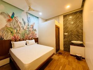 Postel nebo postele na pokoji v ubytování Maheshwar's Stay