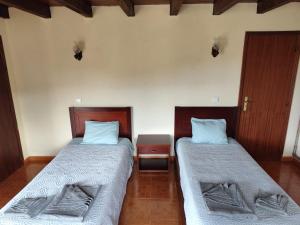 Postel nebo postele na pokoji v ubytování IlhaMontanha - Serras da Ilha + 12 fotografií