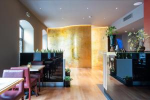 Μια τηλεόραση ή/και κέντρο ψυχαγωγίας στο Fortyfive Squared Hotel