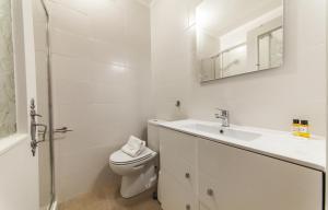 Koupelna v ubytování Olive Tree Street 1 Bed Flat + 45 fotografií
