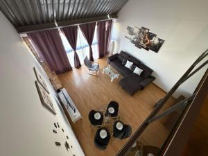an overhead view of a living room with a couch at La Morada in Alcalá de Henares