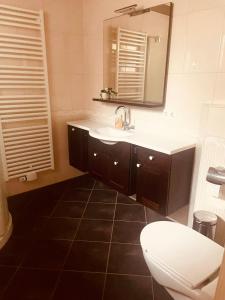 Ένα μπάνιο στο Weener - City Apartment mit Garten