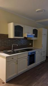 Una cocina o cocineta en Ferienwohung Nordwind