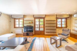 Khu vực ghế ngồi tại Espectacular casa con jardín próxima a Pamplona