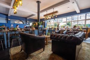 Χώρος καθιστικού στο Millstone Country Inn +10 φωτογραφίες