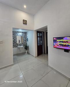 Et tv og/eller underholdning på Thiruthi Homestay