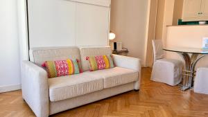 Et opholdsområde på ApartHotel Riviera - Hyper Centre Ville - Studio Supérieur AC avec balcon et aperçu mer - BALCON MASSENET 1