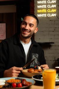 Φαγητό σε αυτό το hostel ή κάπου εκεί κοντά