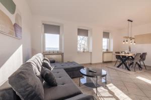 Posezení v ubytování Basalt-Suite + 2 fotografie