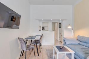 a living room with a couch and a table at Alte Teestube 55 in Norderney