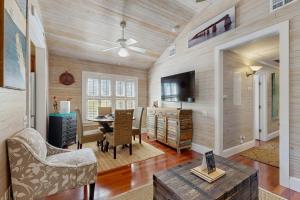 Μια τηλεόραση ή/και κέντρο ψυχαγωγίας στο The Headquarters