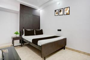 Postel nebo postele na pokoji v ubytování Hotel O Swarun and Banquet Hall Gulzarbagh Station Bus Stop