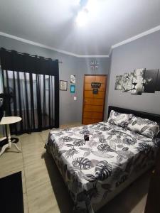 Ένα ή περισσότερα κρεβάτια σε δωμάτιο στο Refúgio Com Piscina e Conforto - Boituva