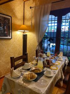 a table with plates of food and drinks on it at Hotel Solares in Barrio Caacupé Mí