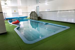 Πισίνα στο ή κοντά στο Craiglea Lodge & Barn