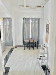 Χώρος καθιστικού στο Faida general enterprises