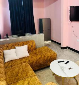 Μια τηλεόραση ή/και κέντρο ψυχαγωγίας στο Faida general enterprises +18 φωτογραφίες