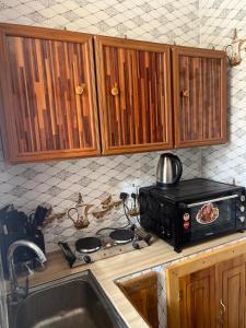 Η κουζίνα ή μικρή κουζίνα στο Faida general enterprises