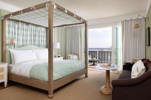 Ένα ή περισσότερα κρεβάτια σε δωμάτιο στο The Dunlin, Auberge Collection +122 φωτογραφίες