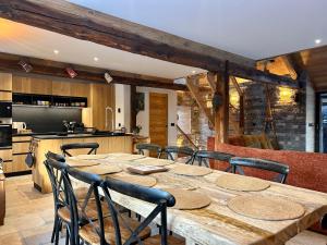 Η κουζίνα ή μικρή κουζίνα στο Chalet - Les Fermes de Céline - Barcelonnette