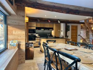 Kuchyň nebo kuchyňský kout v ubytování Chalet - Les Fermes de Céline - Barcelonnette
