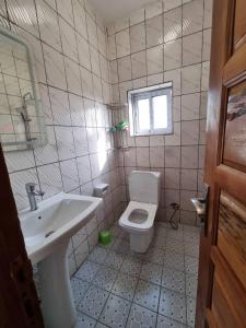 Phòng tắm tại Shalom Residence