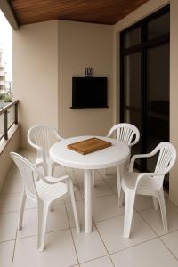 Et tv og/eller underholdning på Apartamento Pruner Meia Praia