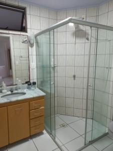 Et badeværelse på Apartamento Pruner Meia Praia