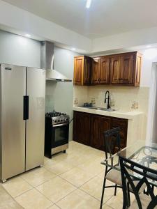 Η κουζίνα ή μικρή κουζίνα στο White River Ocho Rios Suite, Luxury