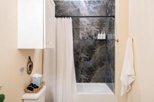 Ảnh trong thư viện ảnh của The Francesca - Apt 331 ở Bryan +25 ảnh