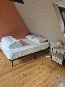 Ένα ή περισσότερα κρεβάτια σε δωμάτιο στο Les dames de Salies +27 φωτογραφίες