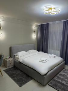 Postel nebo postele na pokoji v ubytování Golden Sky Residence