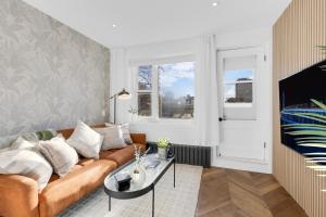 Χώρος καθιστικού στο The Speakeasy Suite 503 With Parking