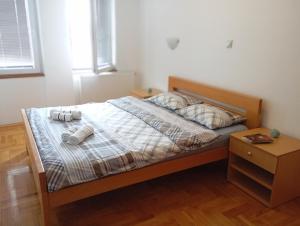 Un pat sau paturi într-o cameră la Ballet apartament