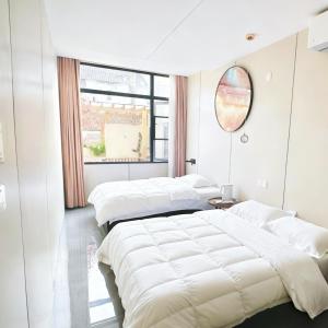 Ένα ή περισσότερα κρεβάτια σε δωμάτιο στο Platinum Selection Hotel 7x24Airport pick-up and drop-off