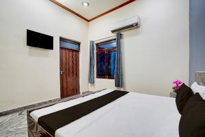 TV/trung tâm giải trí tại Hotel O Highway Luxury Hotel +12 ảnh