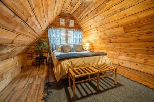 صورة لـ 5-Star A-Frame Luxe Glamping Near Red River Gorge & Cave Run Lake Pet Friendly في Wellington