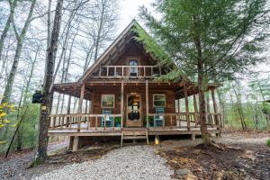 صورة لـ 5-Star A-Frame Luxe Glamping Near Red River Gorge & Cave Run Lake Pet Friendly في Wellington +9 صور