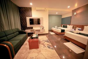 Televiisor ja/või meelelahutuskeskus majutusasutuses LUMARISE Hotel