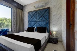 Postel nebo postele na pokoji v ubytování Hotel O RG PALACE HOTEL