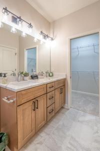 Ένα μπάνιο στο Minooka PeaceCove