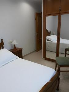 Una cama o camas en una habitación de Apartamento El Fondon 2