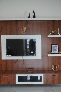 TV a/nebo společenská místnost v ubytování SIHI luxury Homestay