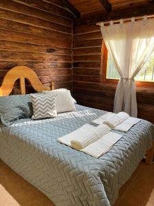 Ένα ή περισσότερα κρεβάτια σε δωμάτιο στο Altandes Cabañas