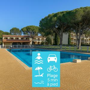 Bazén v ubytování Idyllique ! Terrasse vue jardin et montagne, parking, local à vélos, à 2 pas de la plage et piscine de mai à septembre ! nebo v jeho okolí