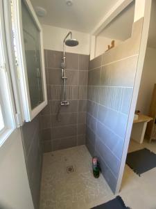 Ένα μπάνιο στο L'ô-De-Là +5 φωτογραφίες