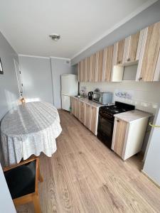 Η κουζίνα ή μικρή κουζίνα στο Home sweet home