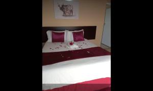 Giường trong phòng chung tại Mphohali Guest House