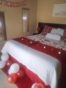 Giường trong phòng chung tại Mphohali Guest House